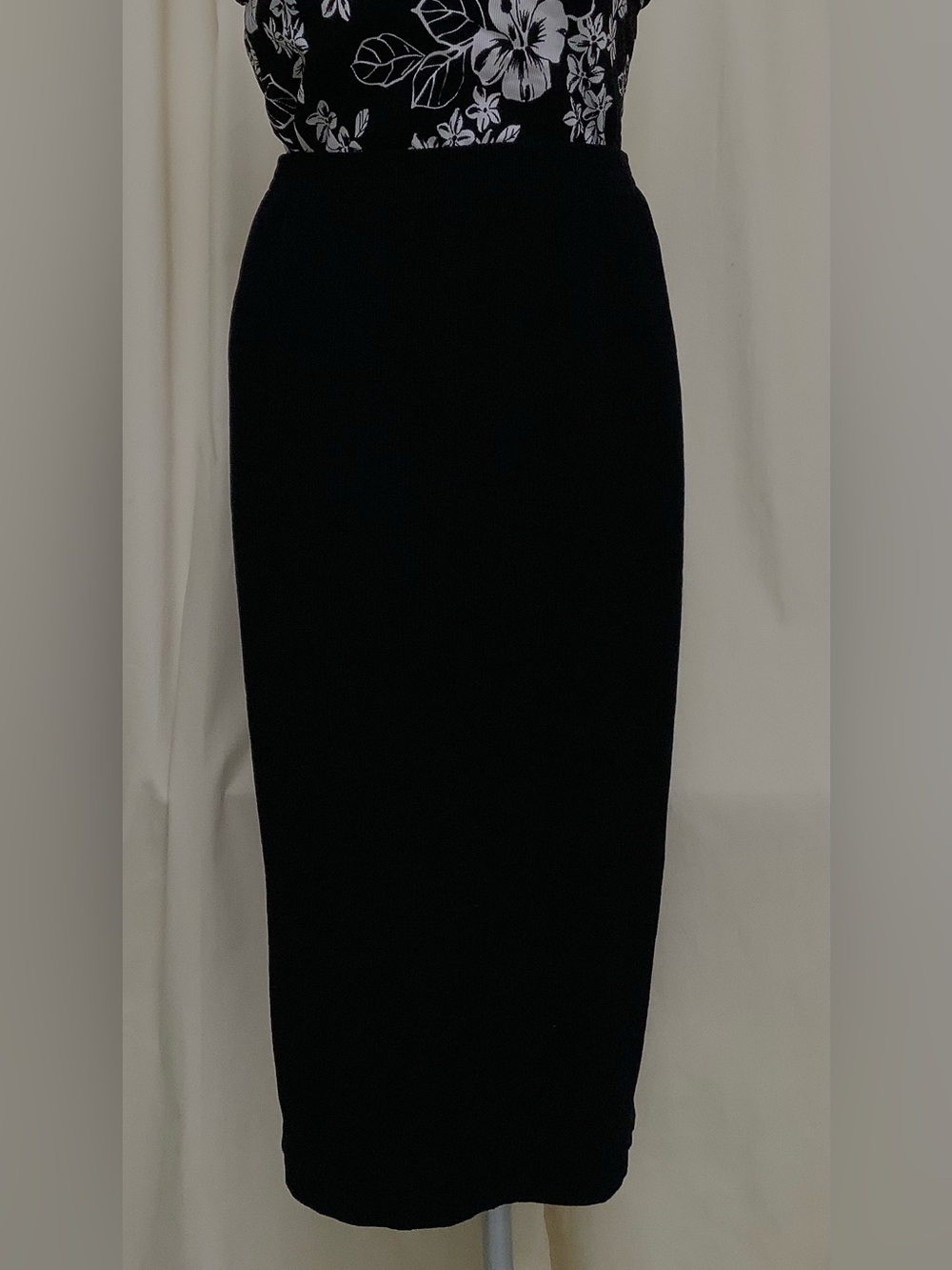 Bobbie Brooks Black Midi Skirt-Raised Crinkle Fabric-Stretch Waist-Lightweight-M